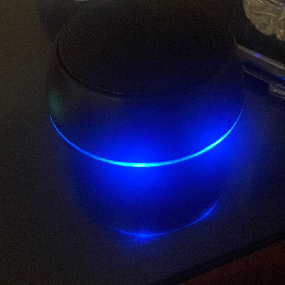 Vivitar speaker  works in great condition and it like brand new , used once